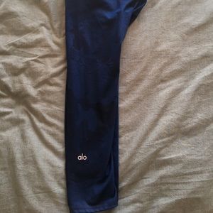 Alo yoga camo crop leggings